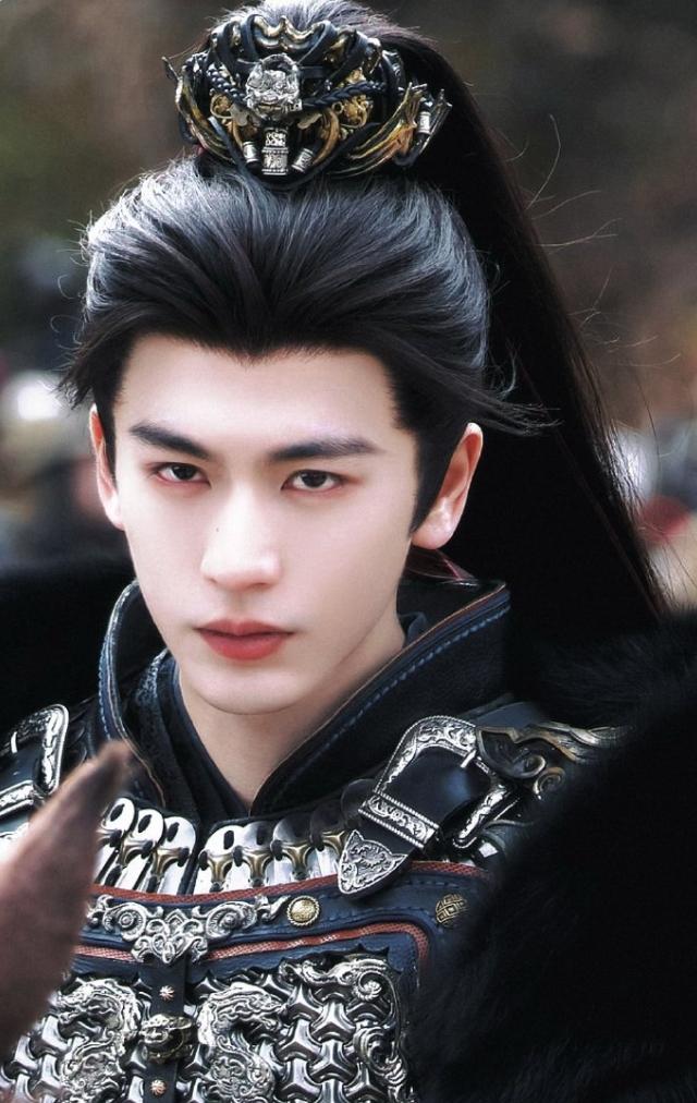 网传张凌赫搭档张雅钦出演《刺棠》！《刺棠》应该就是张凌赫的饼了，女主从张婧仪传