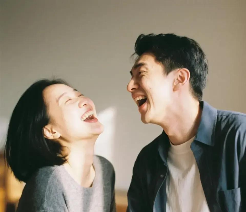 夫妻生活的25个讲究有矛盾不当着孩子或外人面争吵，给彼此留体面第4.经济上