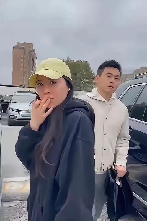 “奶奶级”小三惊现妇产科当原配的巴掌扇向又老又丑的第三者时全场都在问这个男人