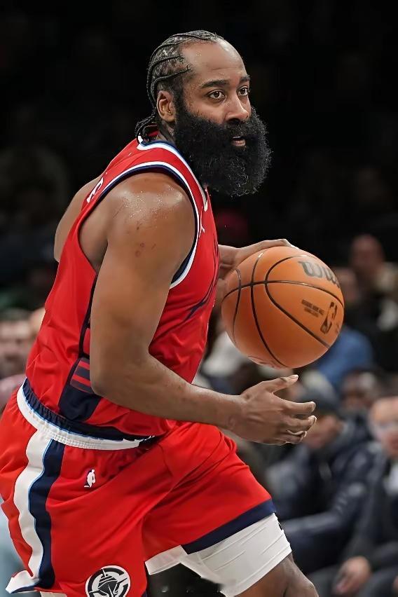 快船主场承办全明星赛，如果只有一个人进全明星必须是哈登，要么都不进，哈登是很情绪