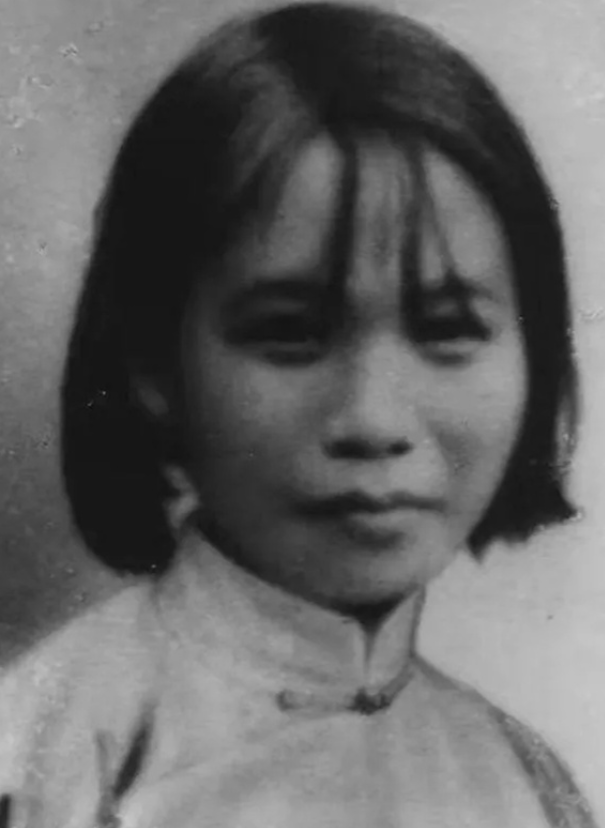 1948年8月5日，黄志恒的头颅被敌人挂在了电线杆上，临死前，她被敌人扒光了衣服
