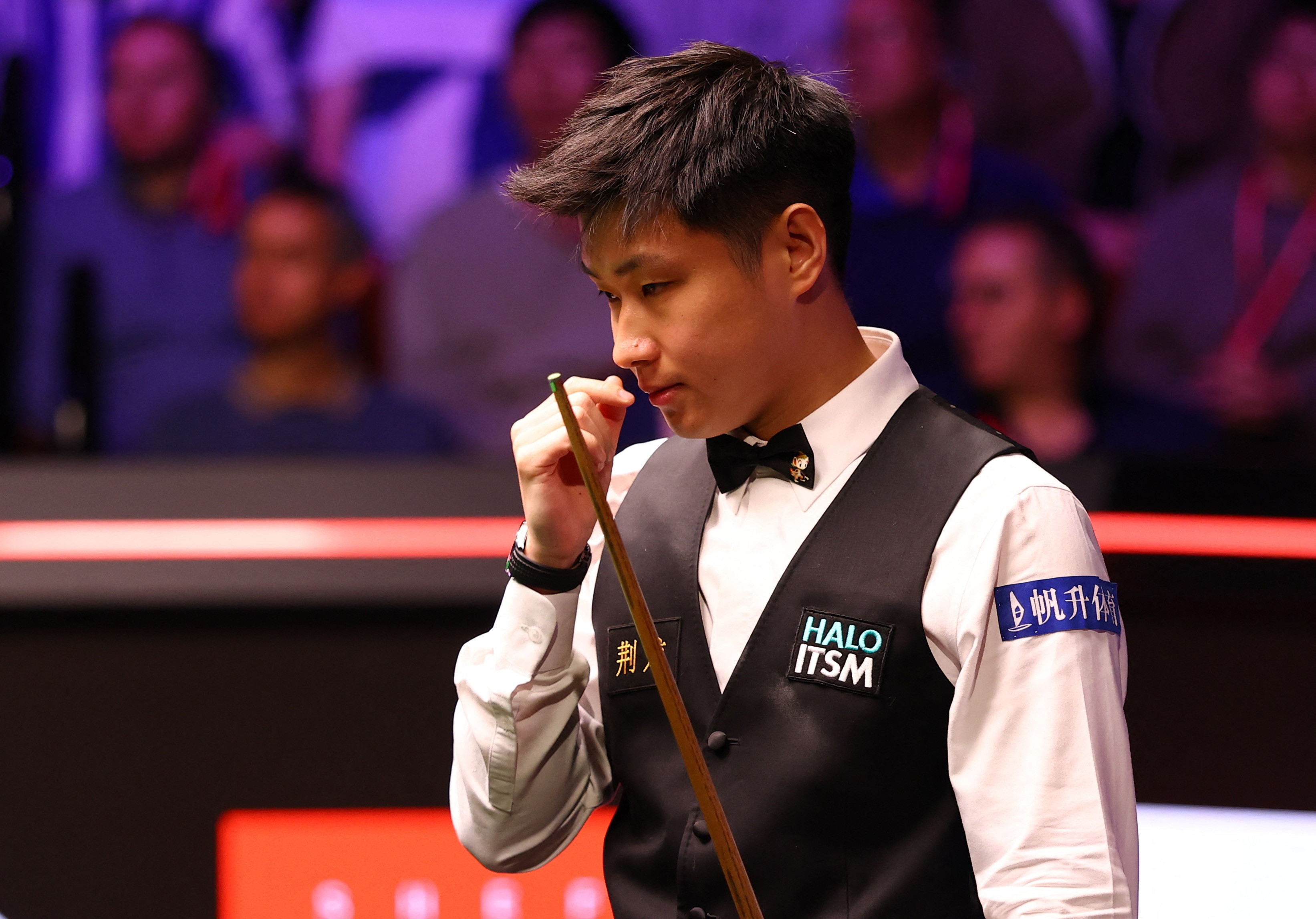 1杆破百+决胜局制胜黑球! 赵心童6-5威尔逊赢得冠中冠小组赛决赛