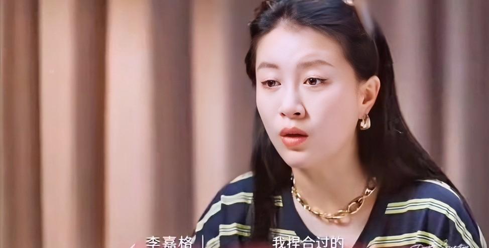 歌手李嘉格说：“我结婚八年，我妈和我婆婆的矛盾就持续了八年，这些年我一直在努力调