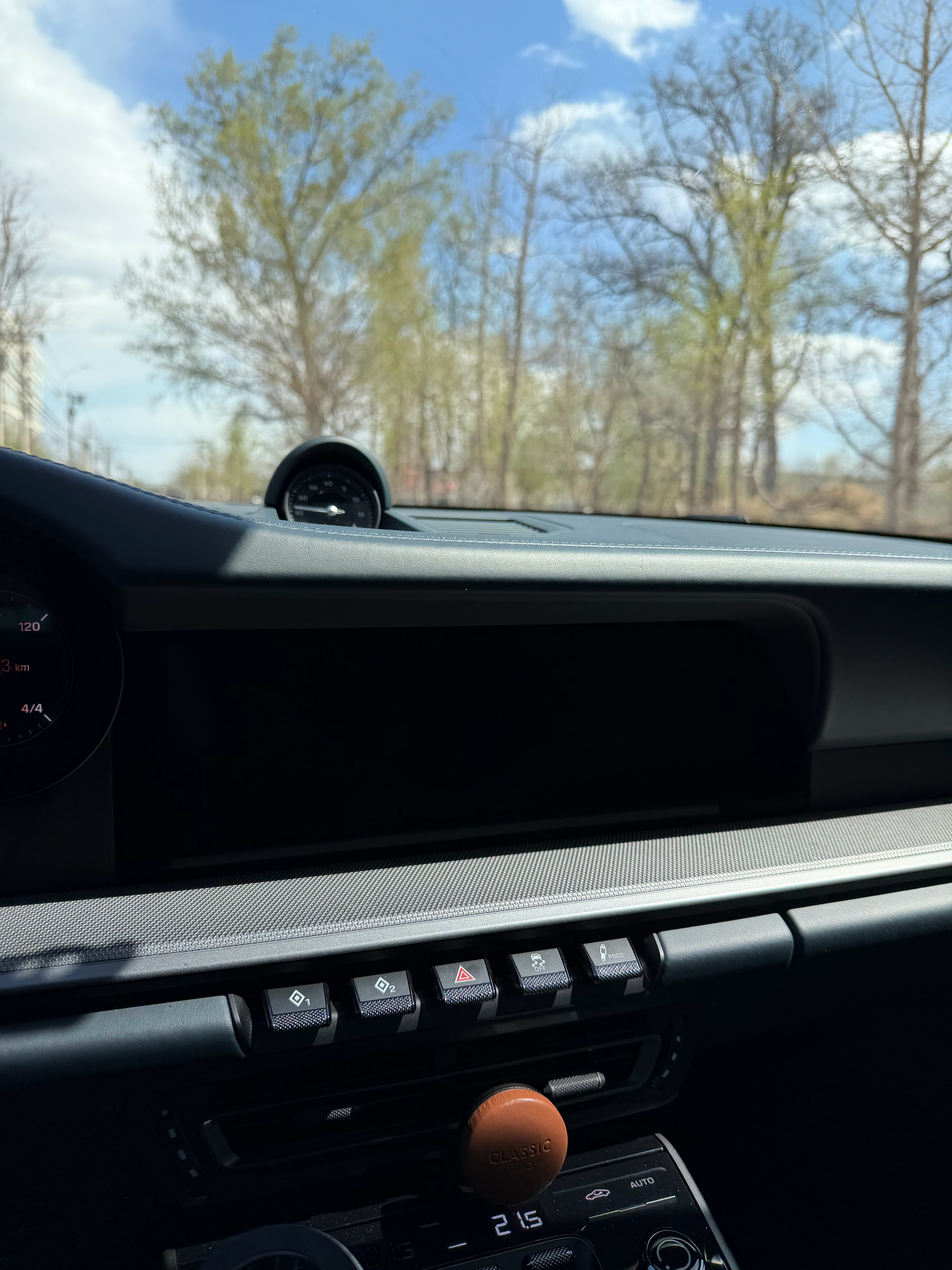 卧槽卧槽卧槽…捷子你这车机咋还会开着开着直接黑屏呢一点不卡直接黑过去那种