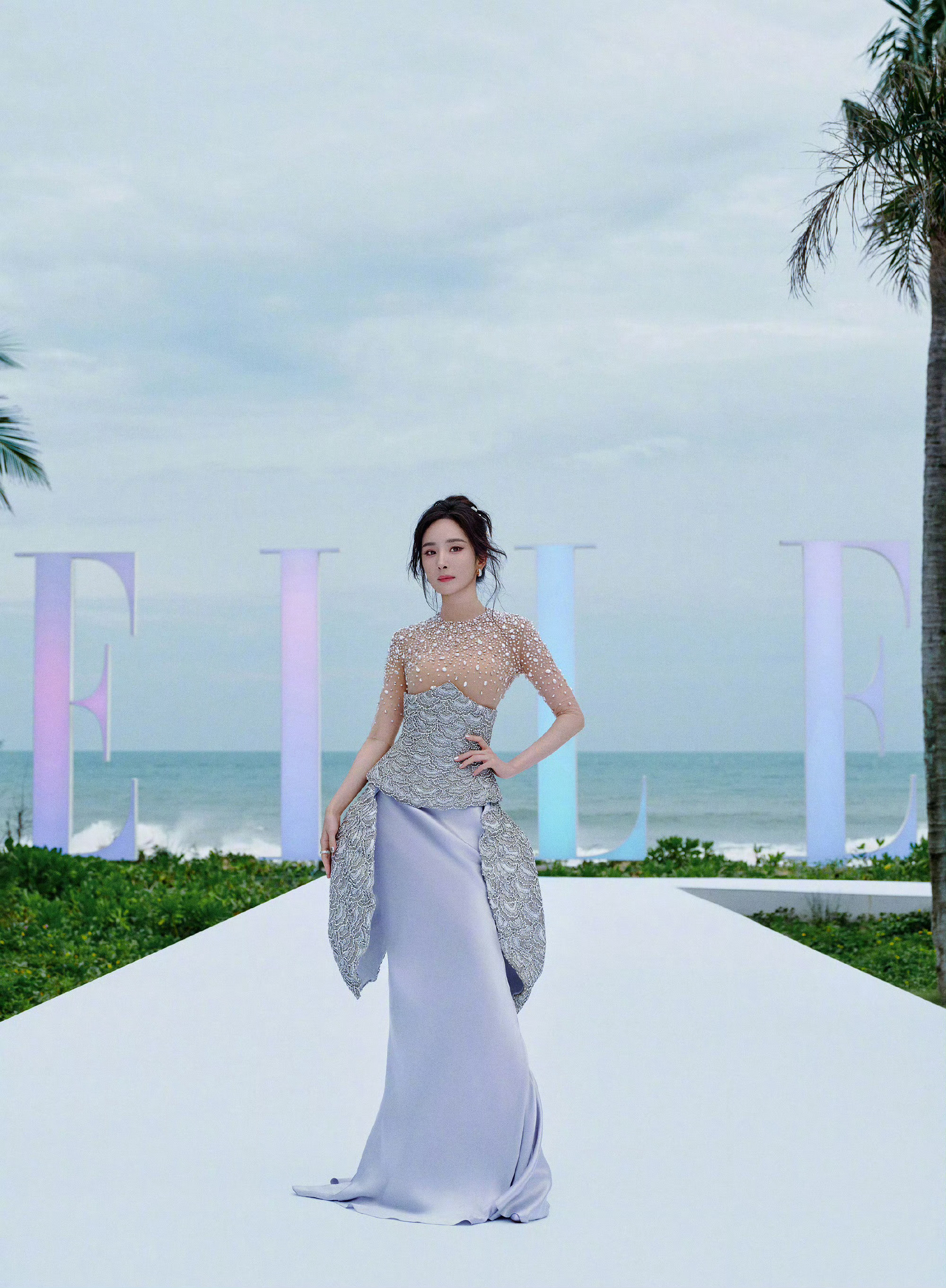 杨幂ELLE盛典第一个登岛ELLE风尚大典杨幂身着MissSohee202
