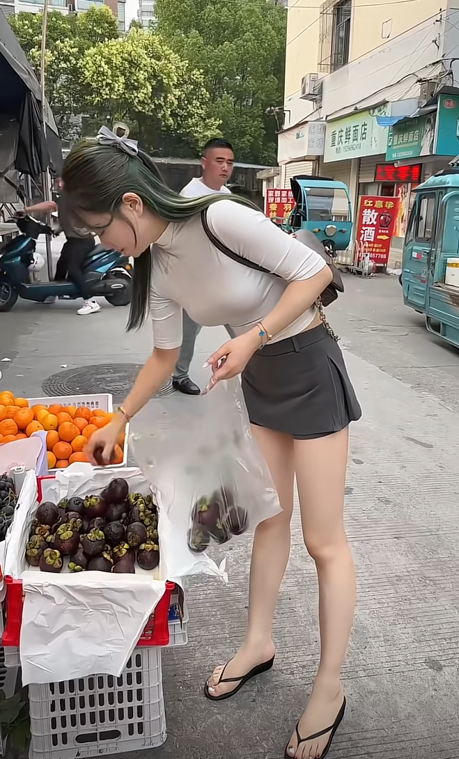 这男的眼神都说明了什么？？？