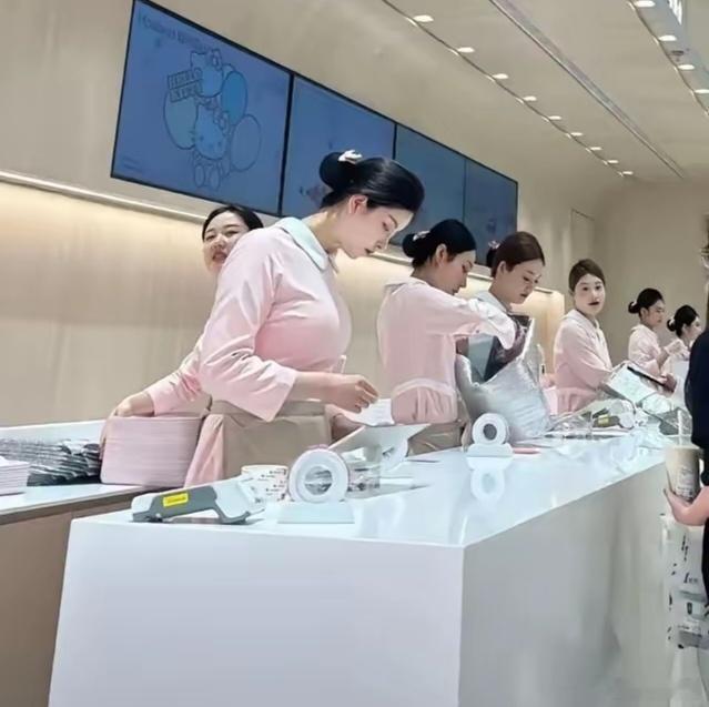 面包店服务员，有必要这样吗？[并不简单]