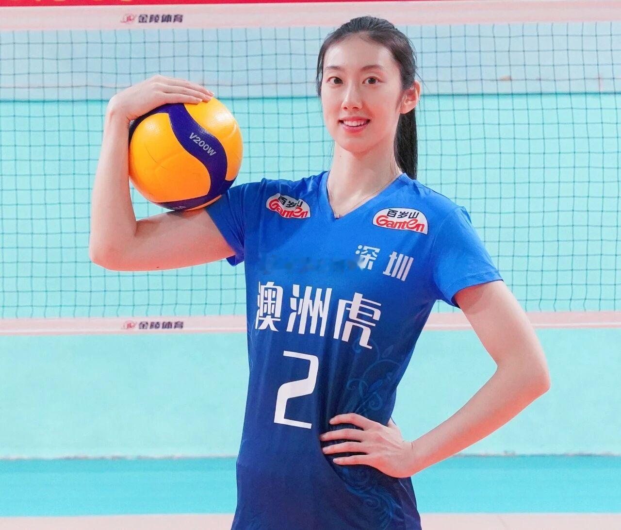 【官宣】上海女排主攻刘哲宁、自由人陈睿澜加盟广东深圳澳洲虎中塞女排，将代表球队征