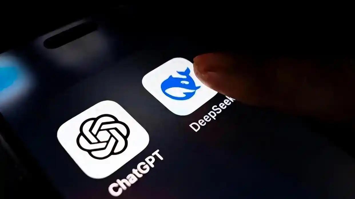 牛炸！国产AI大模型下载量登顶，12月15日官宣。家人们，咱们AI终于从“追