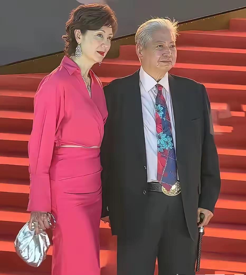 他们是整个娱乐圈最般配的一对夫妻，也是最和谐幸福的一对模范夫妻，你认可吗？