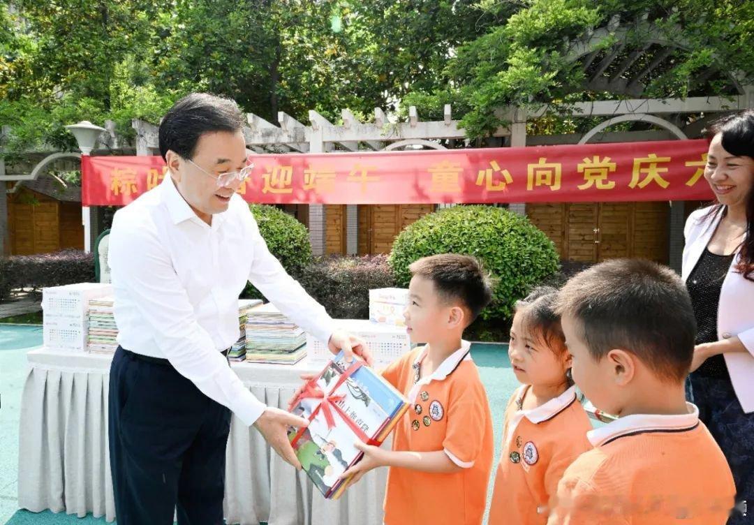  “六一”国际儿童节到来之际，各地省级领导看望少年儿童。​​​