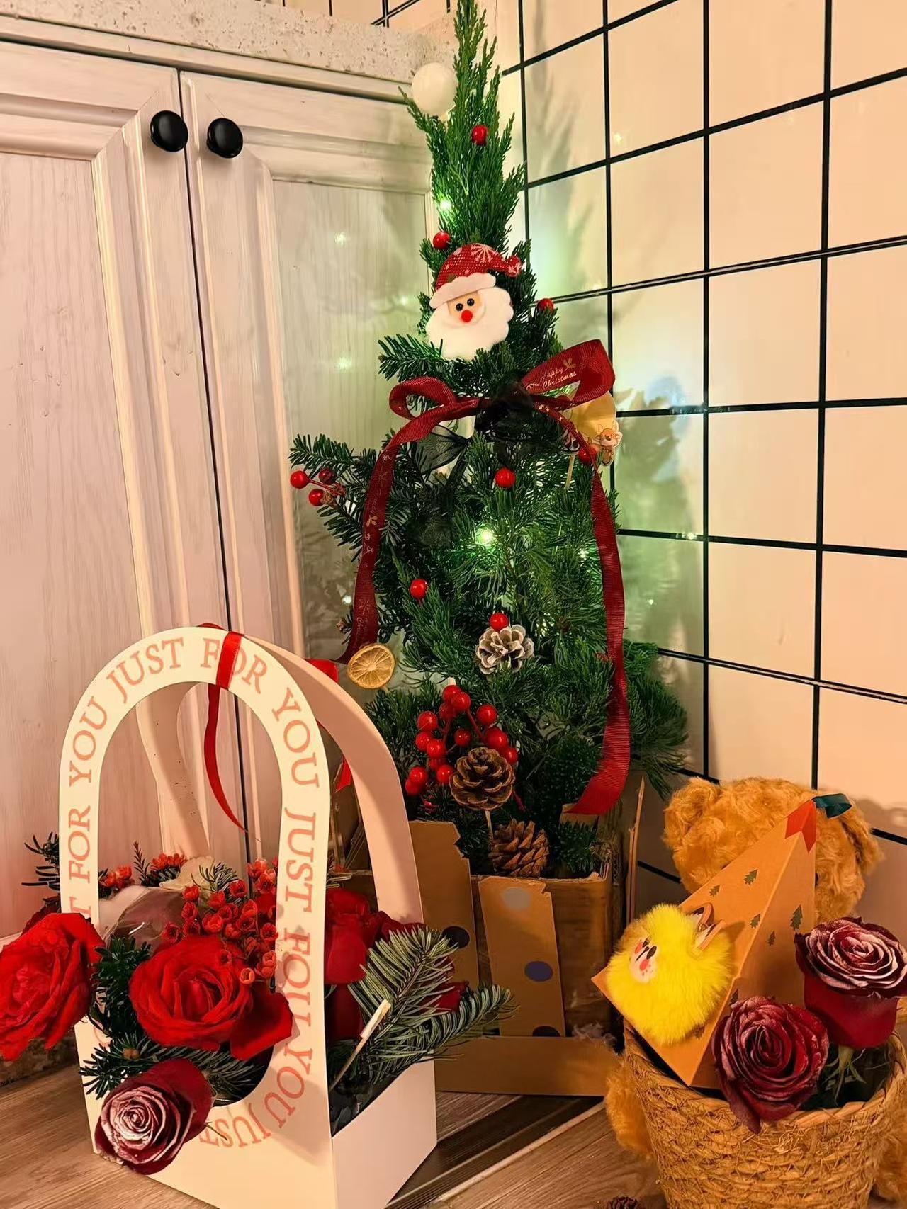 我父母只有我一个孩子，所以自打结了婚以后，我就不喜欢过年，甚至恐惧过年。过年