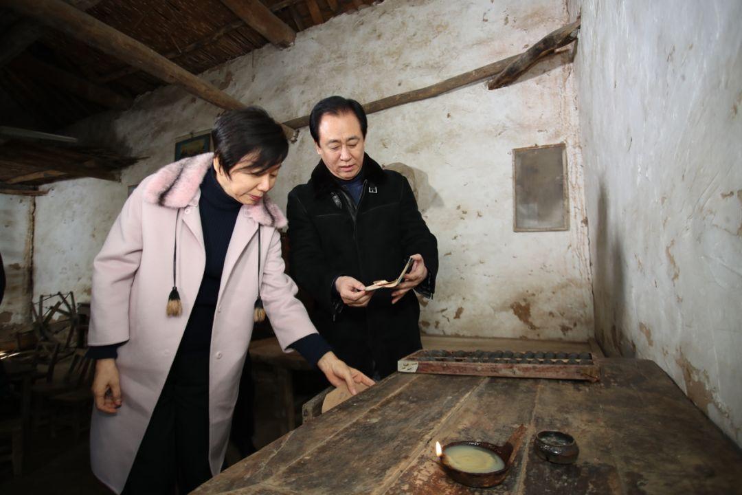 许家印认罪悔罪，他为什么没有溜之大吉？今日，许家印受审，共涉及8项罪名，他都