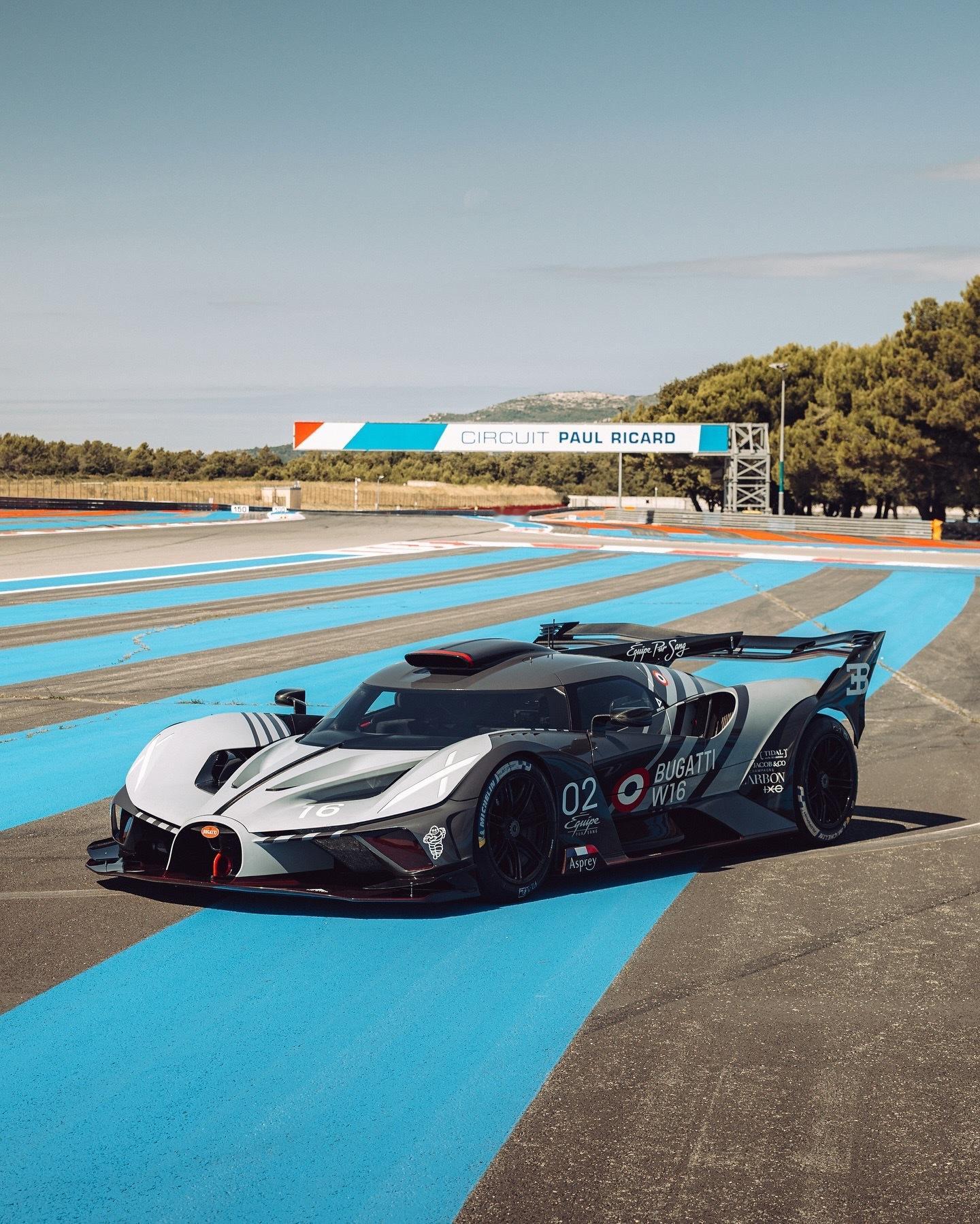 这个ÉquipePurSang涂装将BOLIDE转变成了对BUGATTI赛车