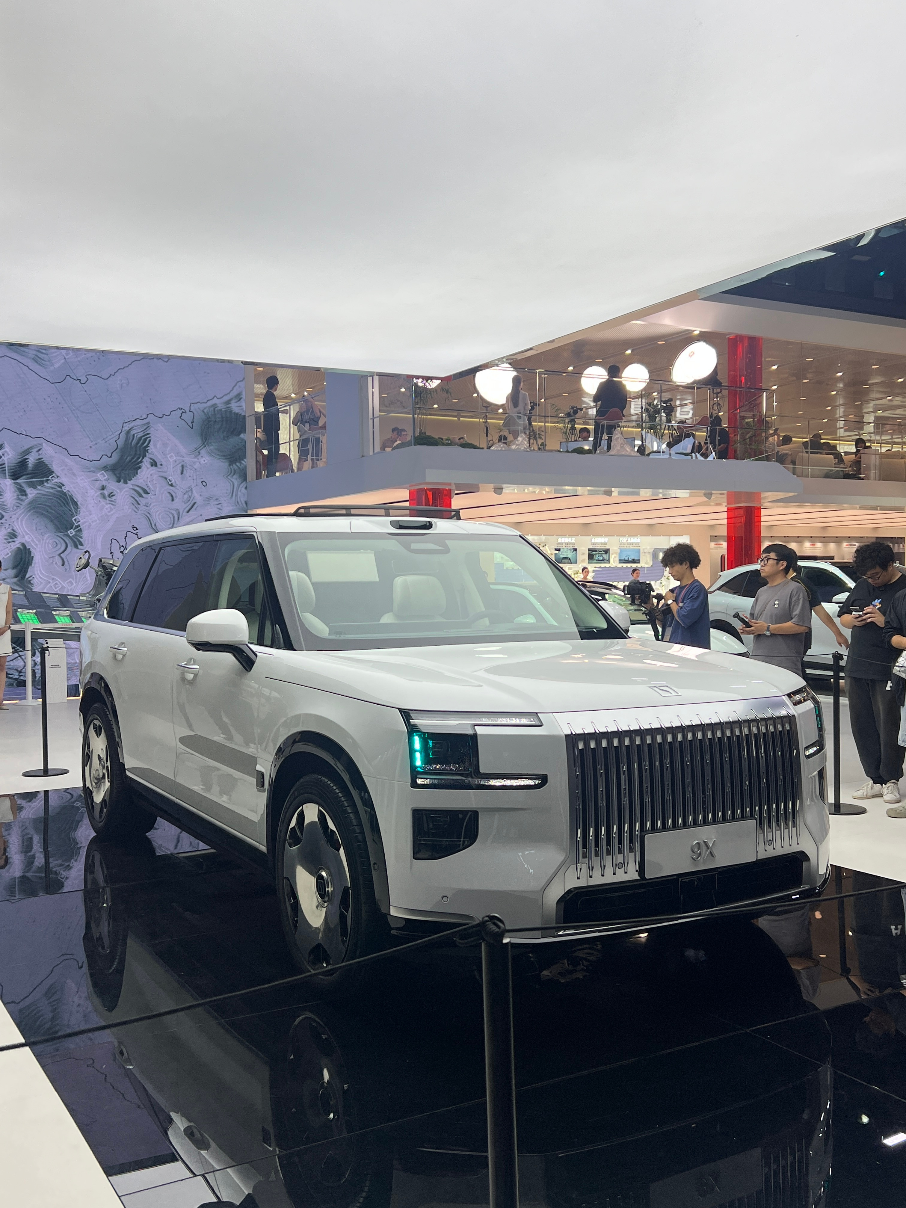 2025成都车展极氪9X预售价47.99-56.99万，这价格大家觉得怎么样？