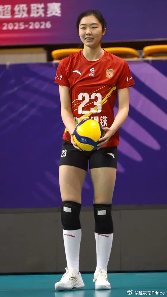 ✅2006年出生、身高186cm的江苏籍副攻毛唯嘉，转会到河南队后补强了网口攻