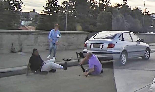 澳大利亚一对年老夫妇，差一点阻止到邦迪海滩上的枪手继续作恶。69岁的鲍里斯·