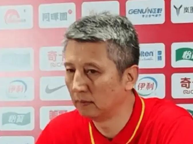 这才是好教练！郭士强指导谈焦泊乔：“焦泊乔之前的状态比较低迷。”他说这小伙
