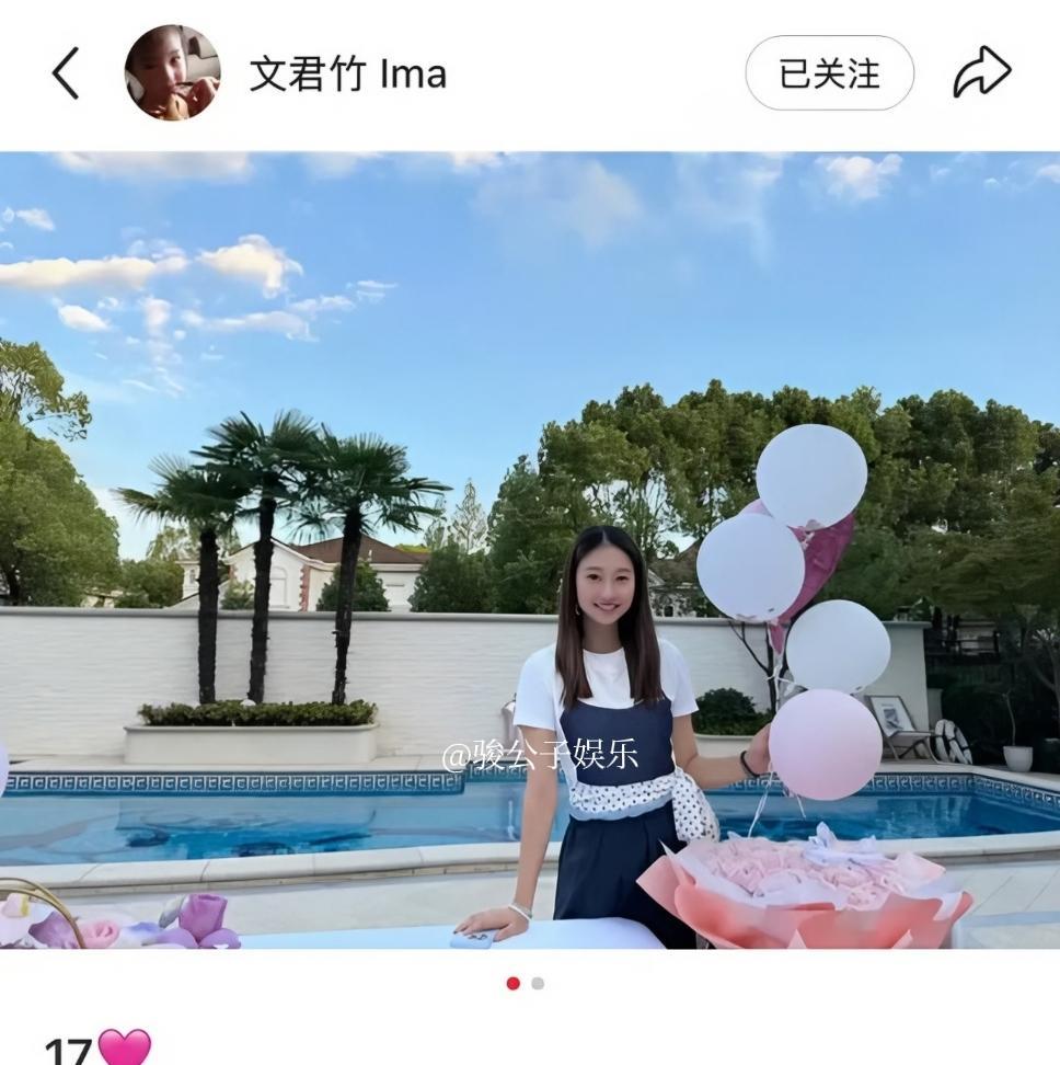 9月20日，马伊琍与文章的大女儿文君竹（爱马）在社交平台晒照庆祝17岁生日，配文