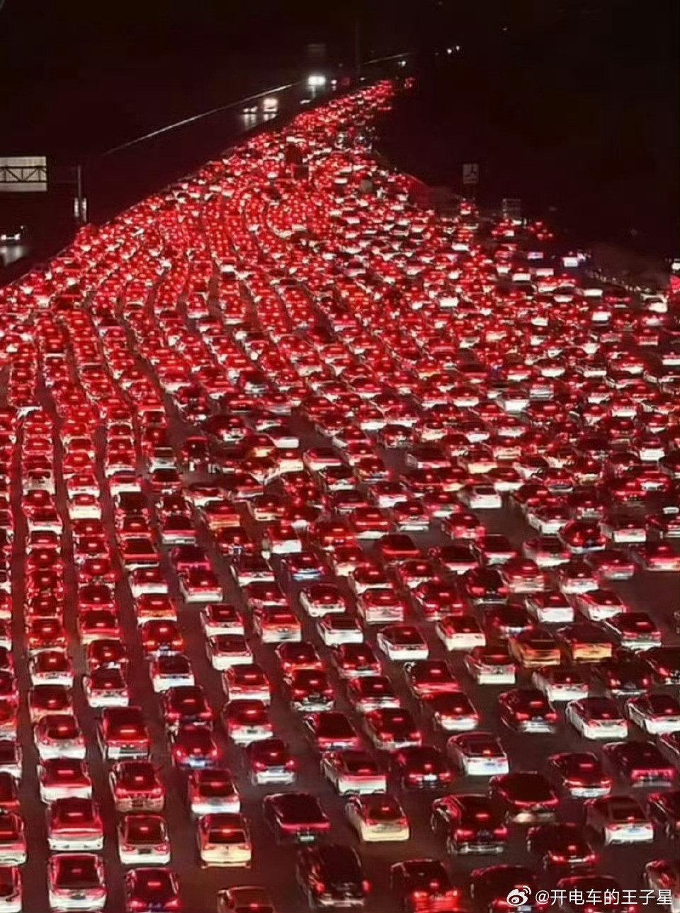 吴庄收费站震撼大v聊车我和汽车的日常2025年10月7日（国庆返程高峰），安