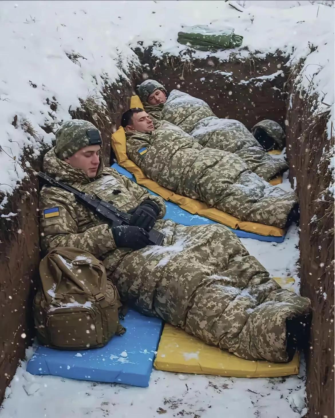 美国《纽约时报》报道称，越来越多的乌克兰人愿意接受放弃部分领土，以换取战争和轰炸