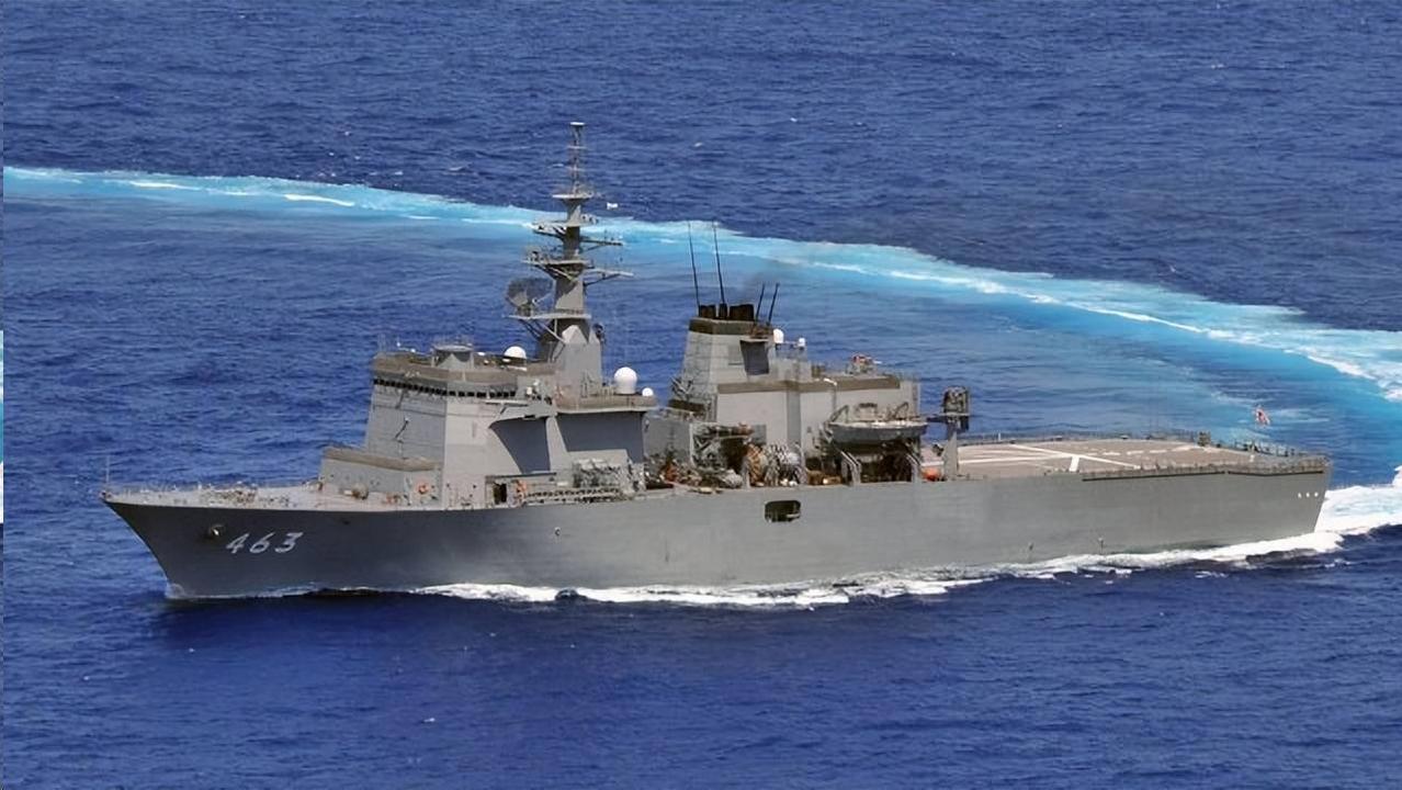 日本的做法，真的是越来越过分了，首次派出军舰进入台湾海峡活动。 我们不禁要问