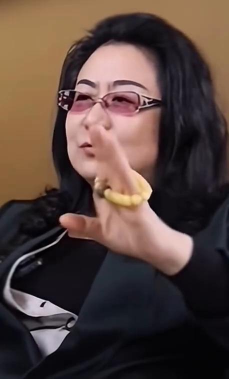 不相信任何人，不可怜任何人，不深交任何人，不与任何人诉苦。能常作，能忍住气，不傲