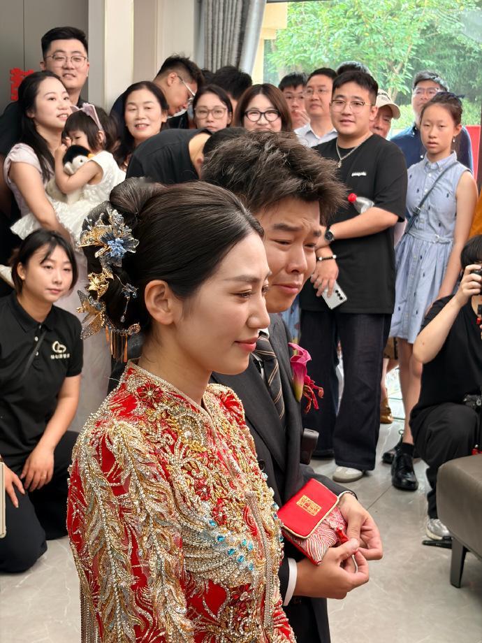车评人小吕秋晨大婚接上秋晨了，一张神图出现。太美了​​​
