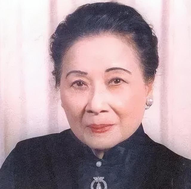 1988年1月13日，蒋经国突然病逝。得知消息的宋美龄当即赶到蒋经国的大直府邸。