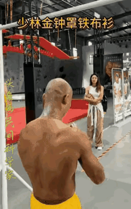 师傅，大师你就别穿那条黄色的裤子吧你就用你那金钟罩，铁布衫，单杆，前挂，后挂