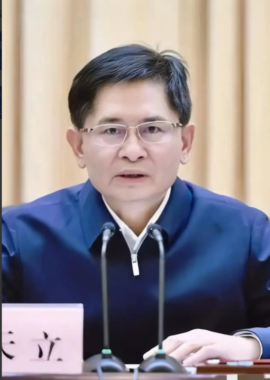 广西反腐工作由“要我反腐”转变为“主动反腐”，广西官场的氛围越来越紧张。各相关