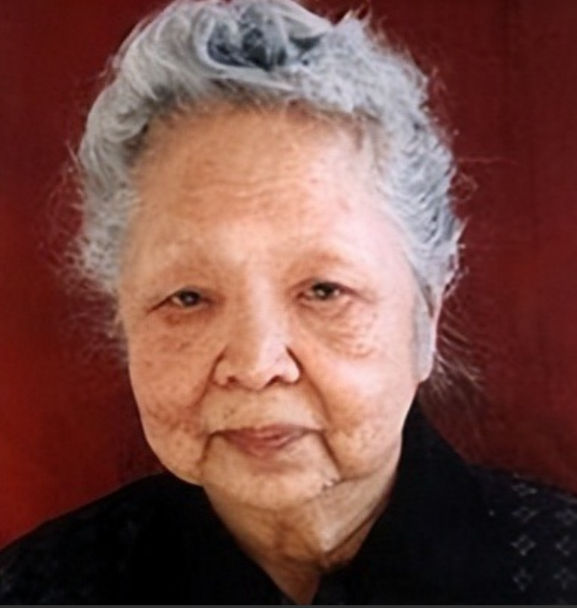 1957年，美国海关私吞了中国女人行李箱里面的6800美金，她却开心地笑了。谁也