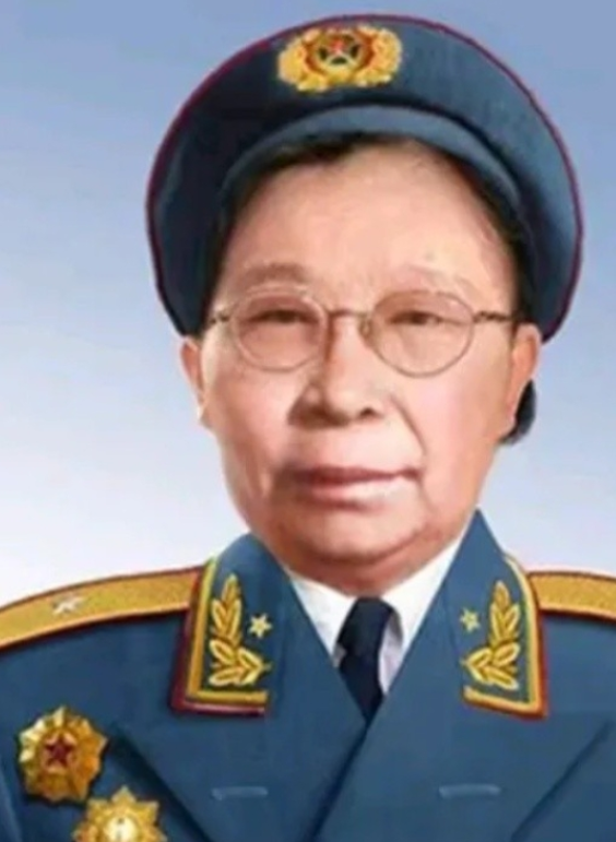 1955年，开国女将军李贞回乡探亲，遇到了打骂她的第一任丈夫古老三，当二人再相见