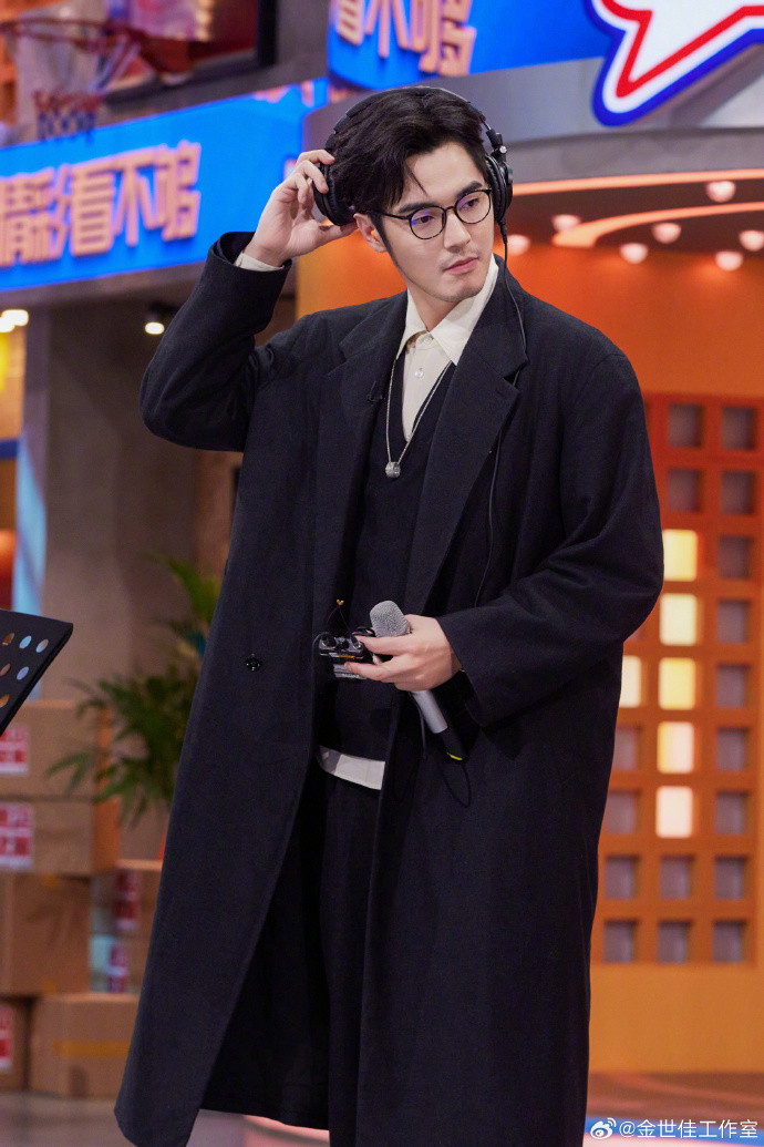 【#工作室回应金世佳身份证丢失#：已联系好心拾得人】近日，有网友发文#金世佳你身