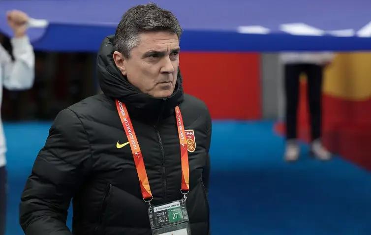 如果有朝一日韩鹏不干泰山队主教练了，安东尼奥真是一个不错的选择，因为泰山队中的多