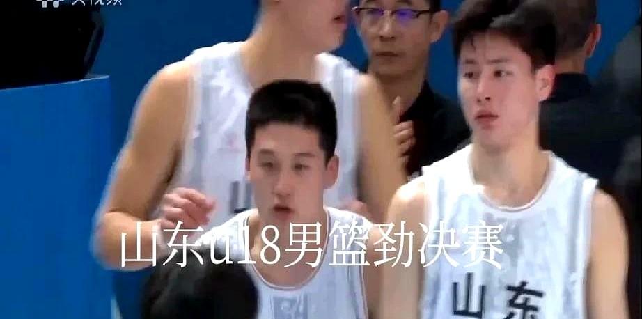 在全运会的赛场上，山东U18男篮的年轻力量让人眼前一亮：他们的主教练王刚，还是巩