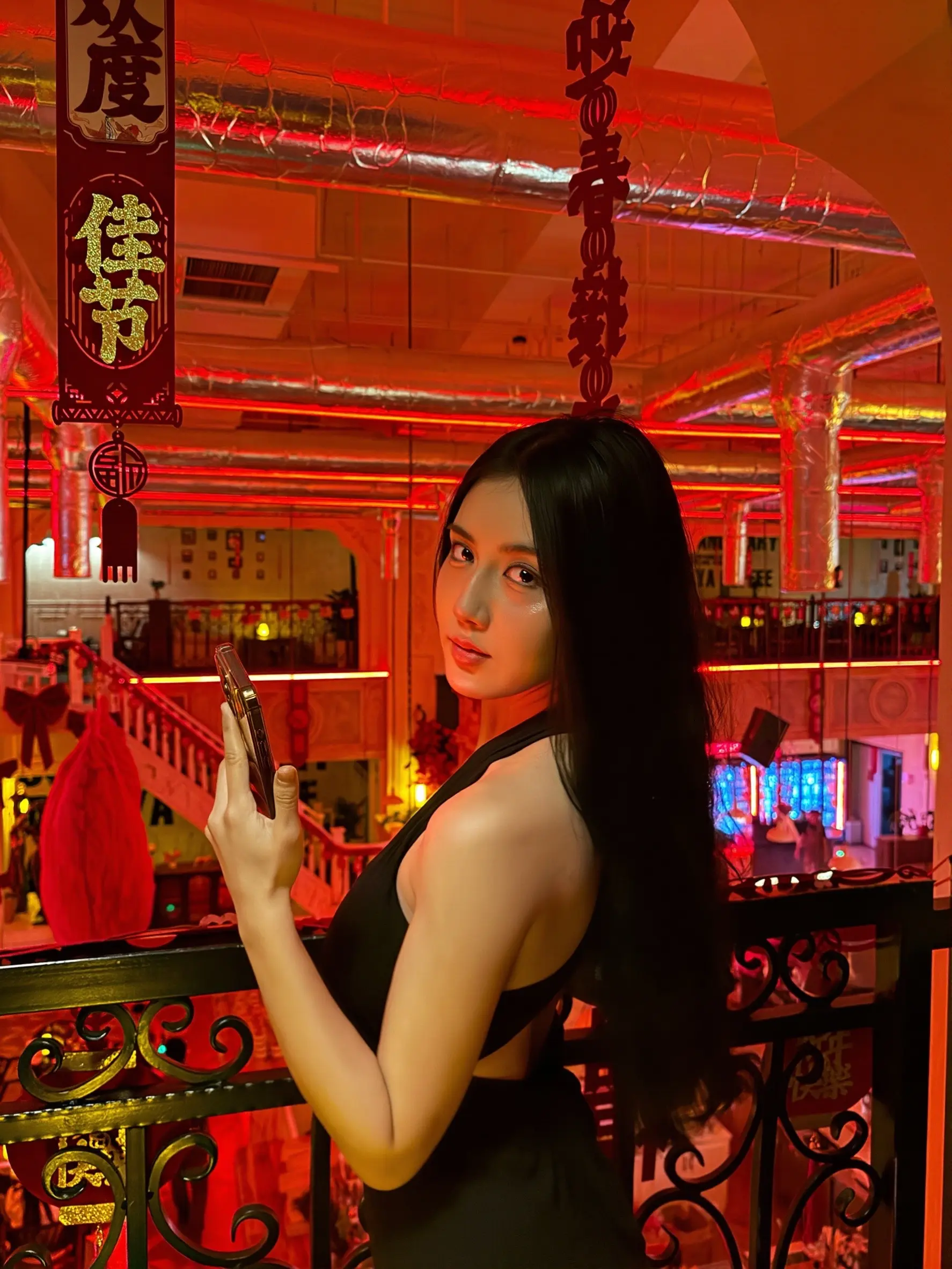 悲伤只是过渡 权威才是最终的归宿。