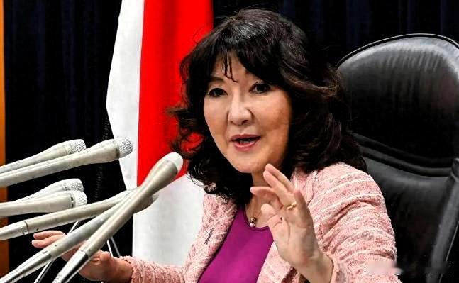 快报！日本内阁的政策陷入明显矛盾！日本财务大臣片山皋月11月18日发表讲