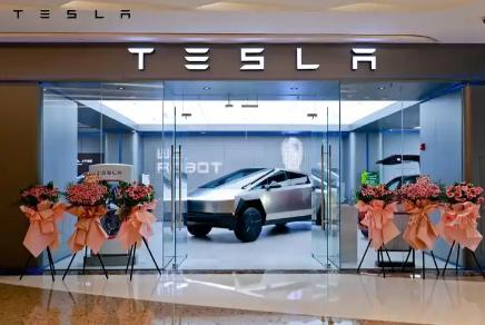 2025年有特斯拉销售晒出工资条，卖一台30万的Model3，个人提成提15块