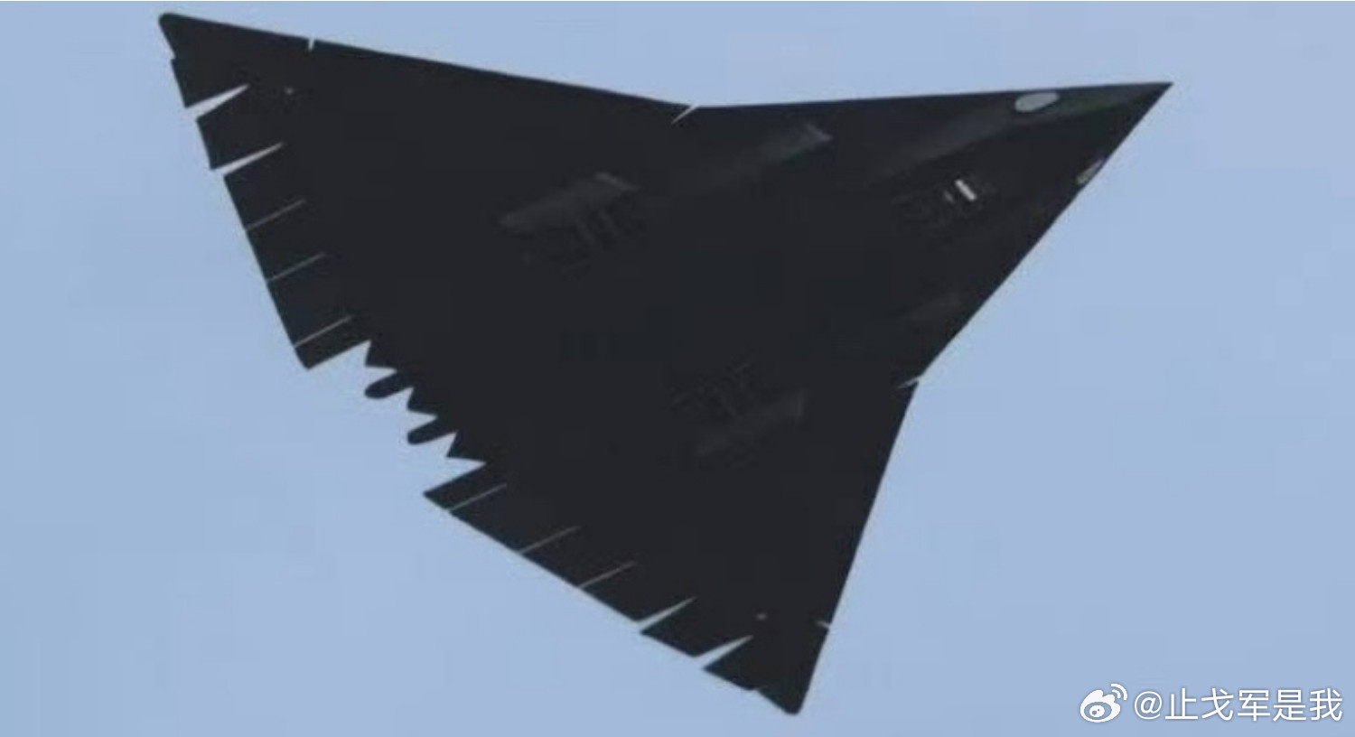 外媒：美军F-47还在PPT里，中国五架原型机已试飞，谁在定义六代机？2026年