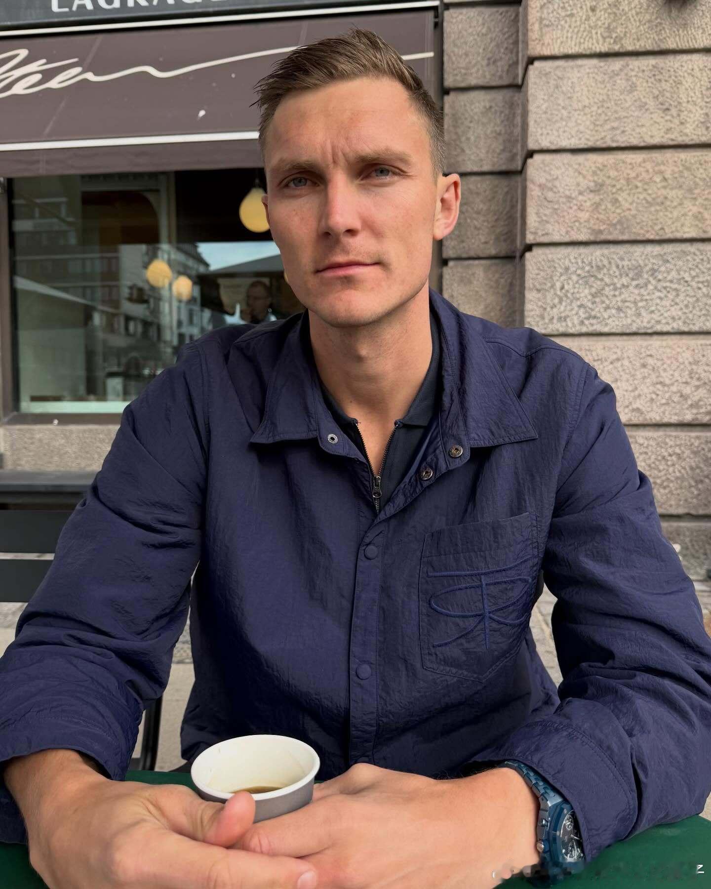 安赛龙：在我本周早些时候宣布退役之后，看到大家发来的所有信息让我既感动又有些不知