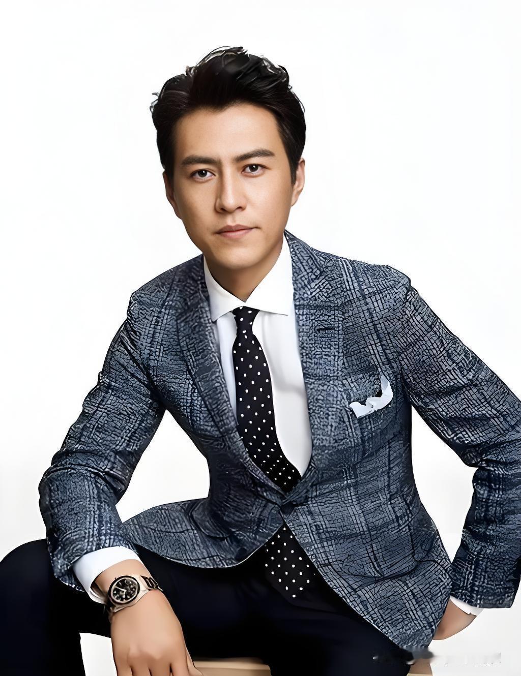 娱乐圈的朋友，大多是表面热络、背后算计。但靳东不一样。他的交友原则，又刚又暖