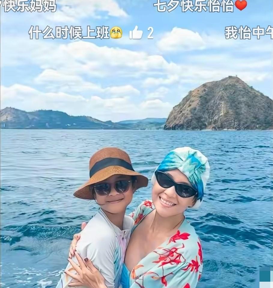 章子怡今年的七夕很特别，和往年不同的是，她今年带着两个孩子一同在国外过七夕。