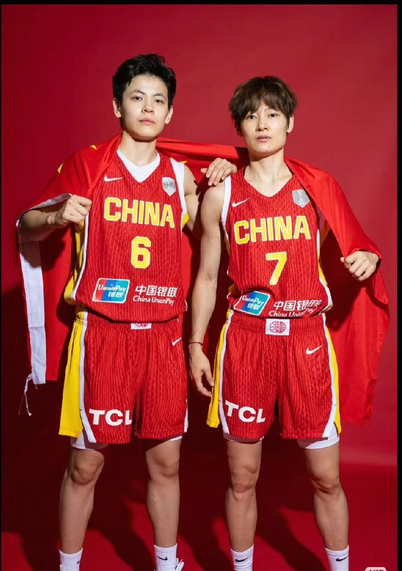 杨舒予哭没哭，我不知道，但是我敢确定一点，那就是她的姐姐杨力维很欣慰。她