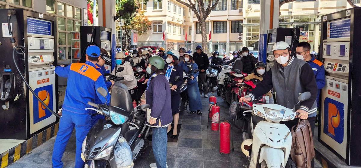 谁能想到，就在中东乱成一锅粥、全球能源命脉快被掐断的节骨眼上，中国竟在暗地里下了