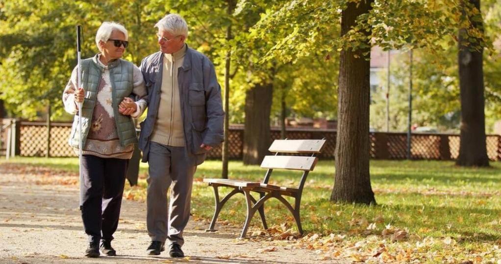 寿命决定期是70岁，走路时有6种表现，提示身体更健康过了70岁这个年龄，各系