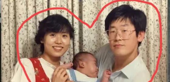 老天，李在明到底有多喜欢自己夫人？不扒不知道，一扒所有女孩都羡慕