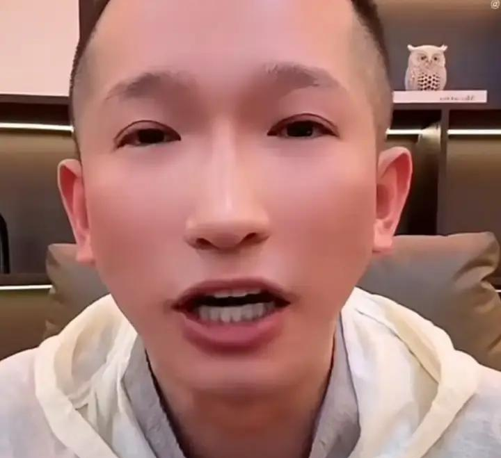 网红圈的“兄弟情”，比纸还薄，风一吹就只剩利益在裸奔！狗磊这次是真急眼了。他公开向吴迪和祁天道宣战，
