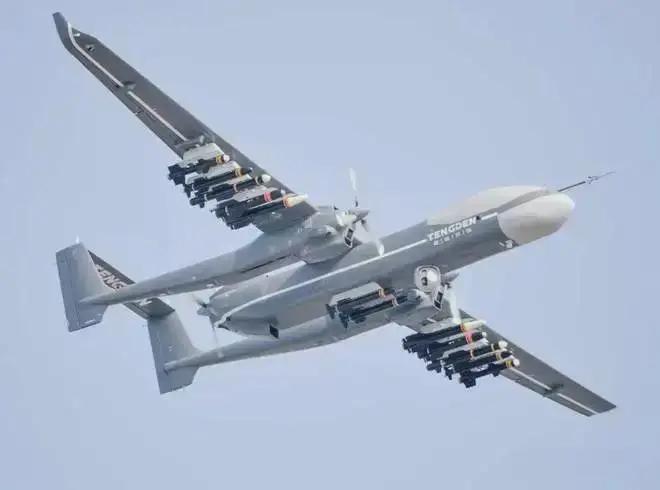 “双尾蝎”大型察打一体无人机这次大大露脸了！这个距离，这个画面，只有两种可能：