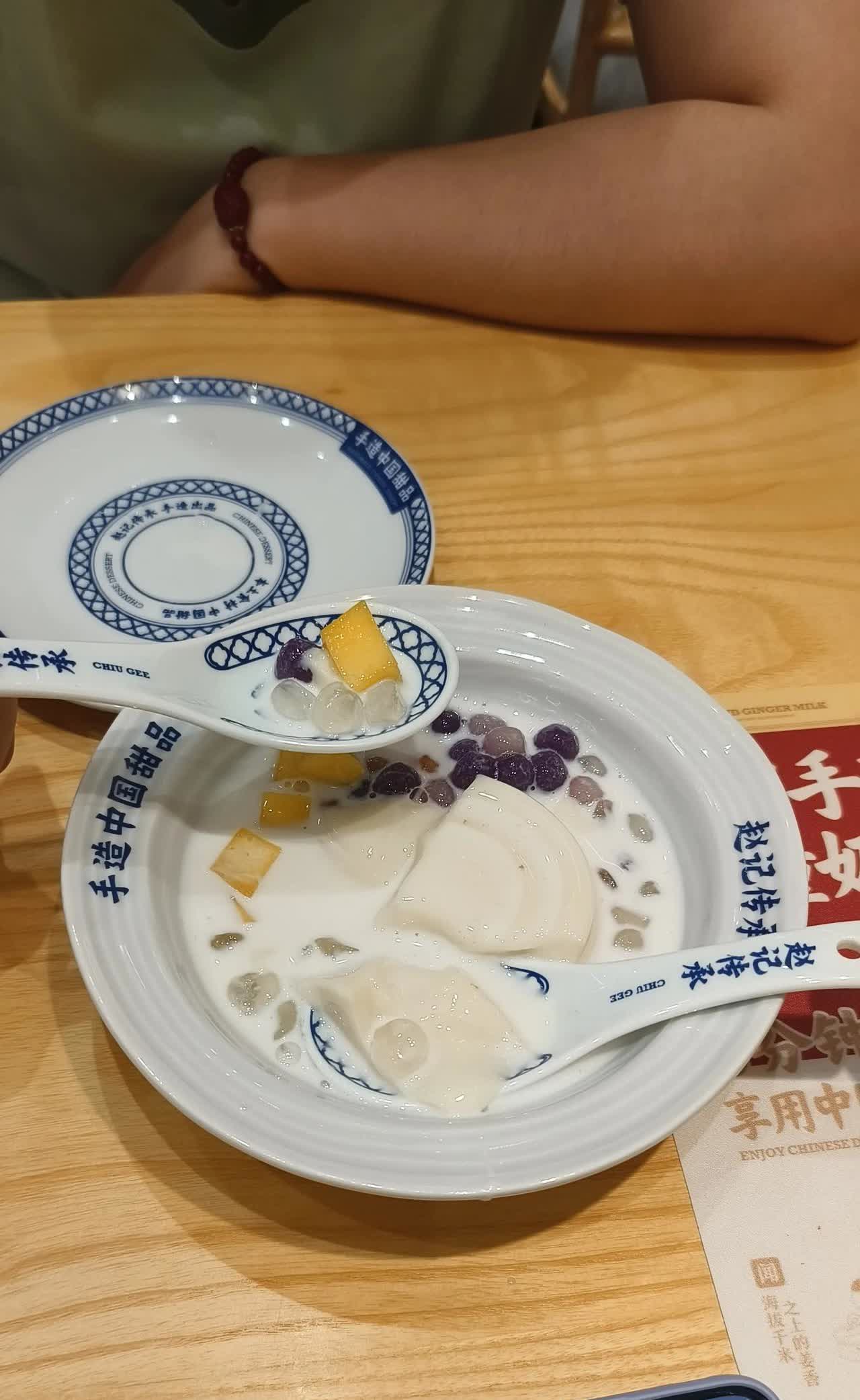 VIVO的拍照能力还是可以的啊，不输华为旗舰[呲牙笑]就是VIVO显得太亮了，